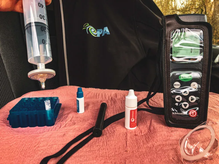 Matériel d’analyse de la qualité de l’eau utilisé lors du rinçage et du contrôle des canalisations